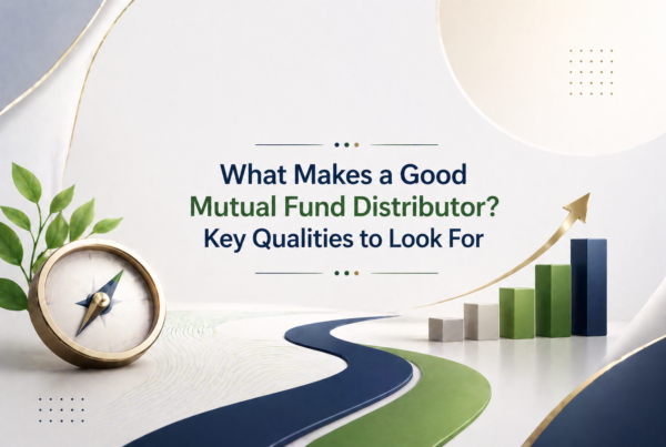 What makes a good mutual fund distributor with key qualities, growth chart and compass symbol for investment guidance